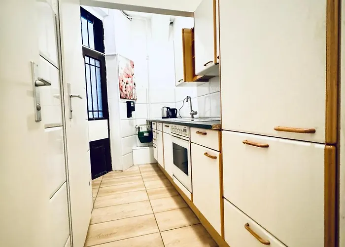 Private In Affordable 5-bedroom Апартаменты Вена