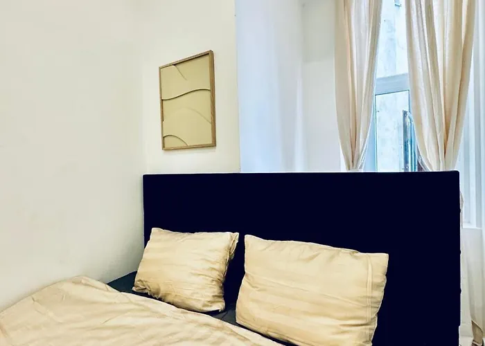 Private In Affordable 5-bedroom Апартаменты *