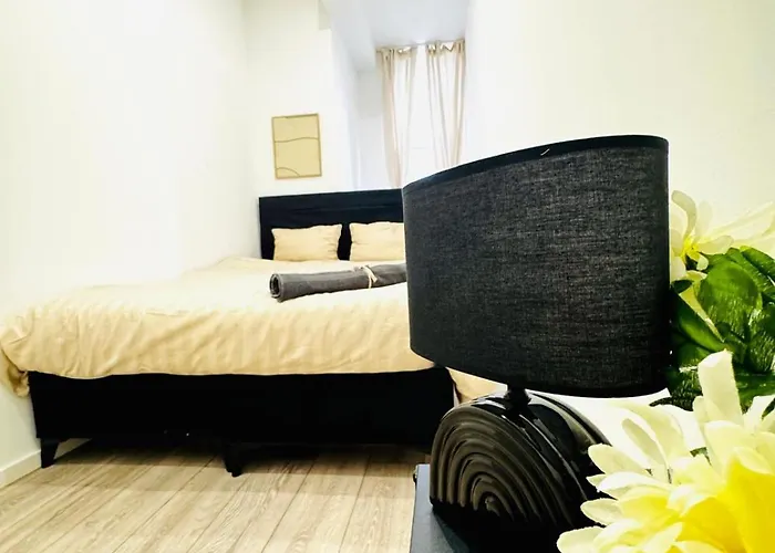 Private In Affordable 5-bedroom Апартаменты Вена
