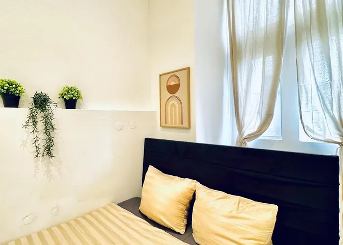 Private In Affordable 5-bedroom Вена