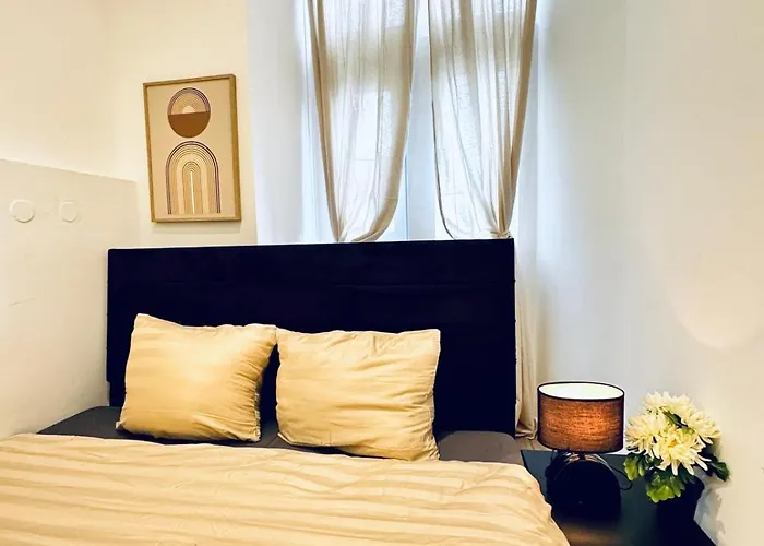 Private In Affordable 5-bedroom Вена