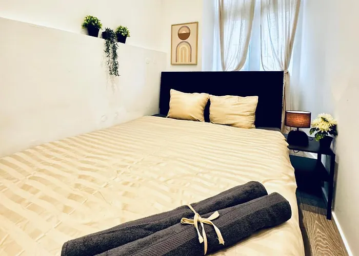 Private In Affordable 5-bedroom Апартаменты Вена