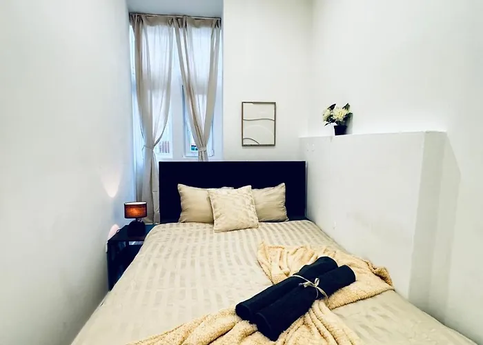Private In Affordable 5-bedroom Апартаменты