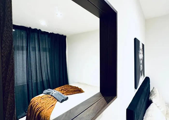Private In Affordable 5-bedroom Апартаменты Вена