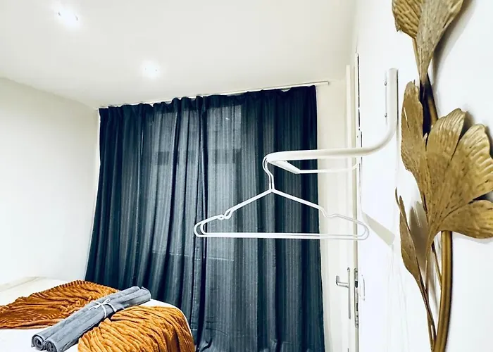 Private In Affordable 5-bedroom Апартаменты Вена