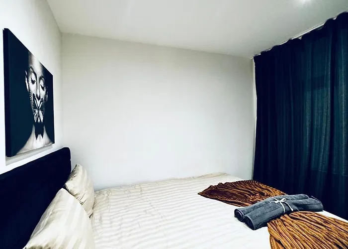 Private In Affordable 5-bedroom Апартаменты