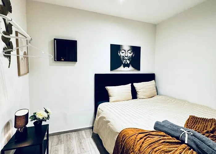 Апартаменты Private In Affordable 5-bedroom